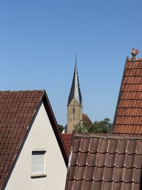 Turm der historischen Alexanderkirche in Marbach